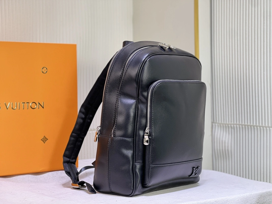 Louis Vuitton LV AAA Man Backpacks HighQuality 4940