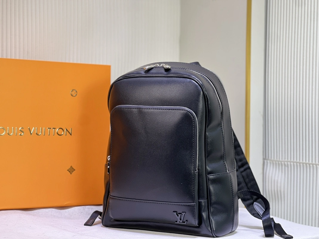 Louis Vuitton LV AAA Man Backpacks HighQuality 4940