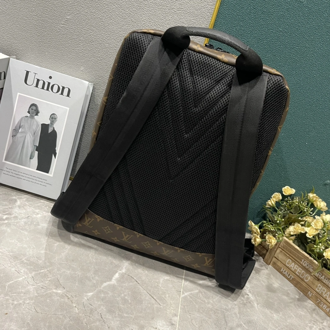 Louis Vuitton LV AAA Man Backpacks Minimalist 3493