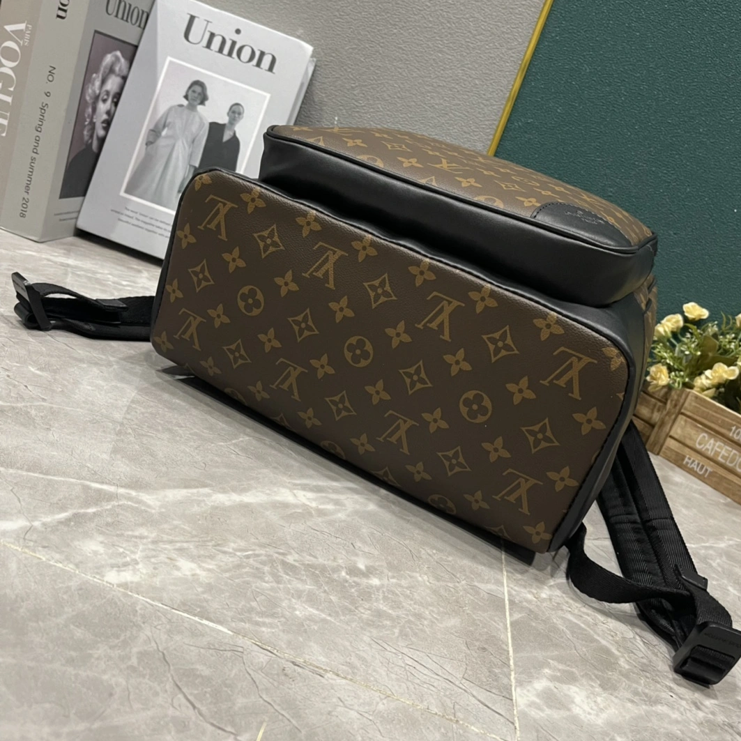 Louis Vuitton LV AAA Man Backpacks Minimalist 3493