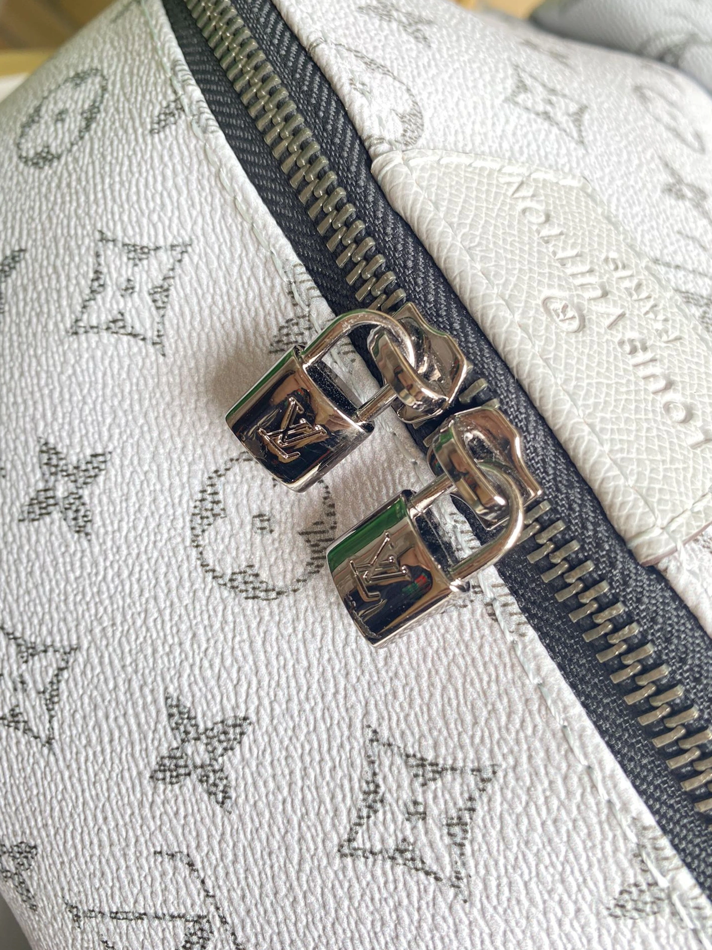 Louis Vuitton LV AAA Man Backpacks Minimalist 6965