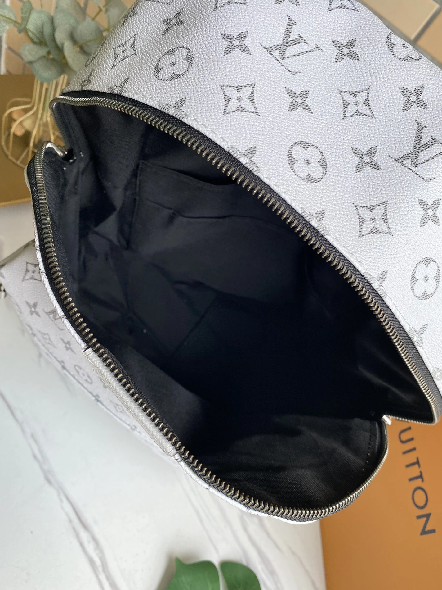 Louis Vuitton LV AAA Man Backpacks Minimalist 6965
