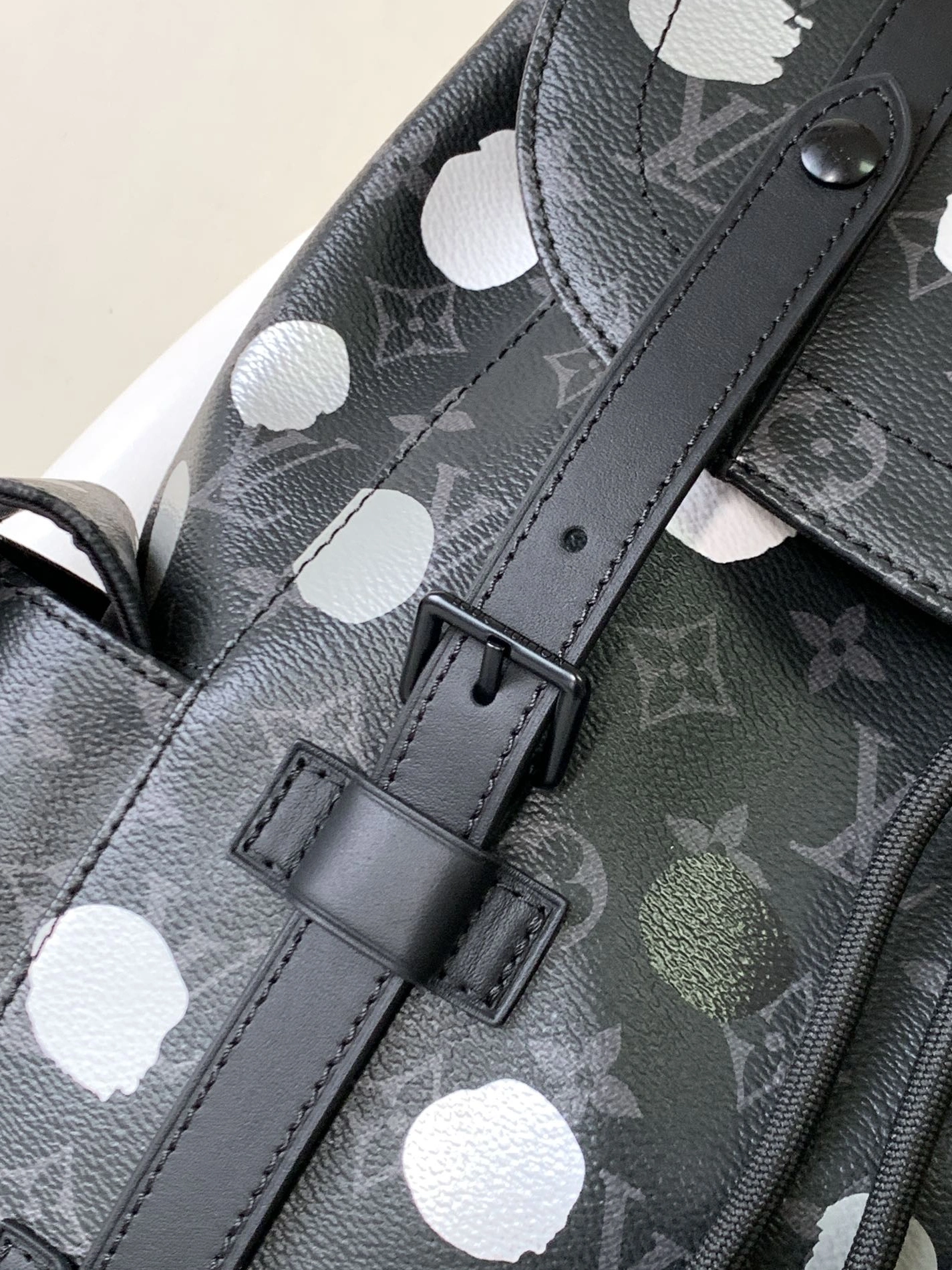 Louis Vuitton LV AAA Man Backpacks Modern 2084