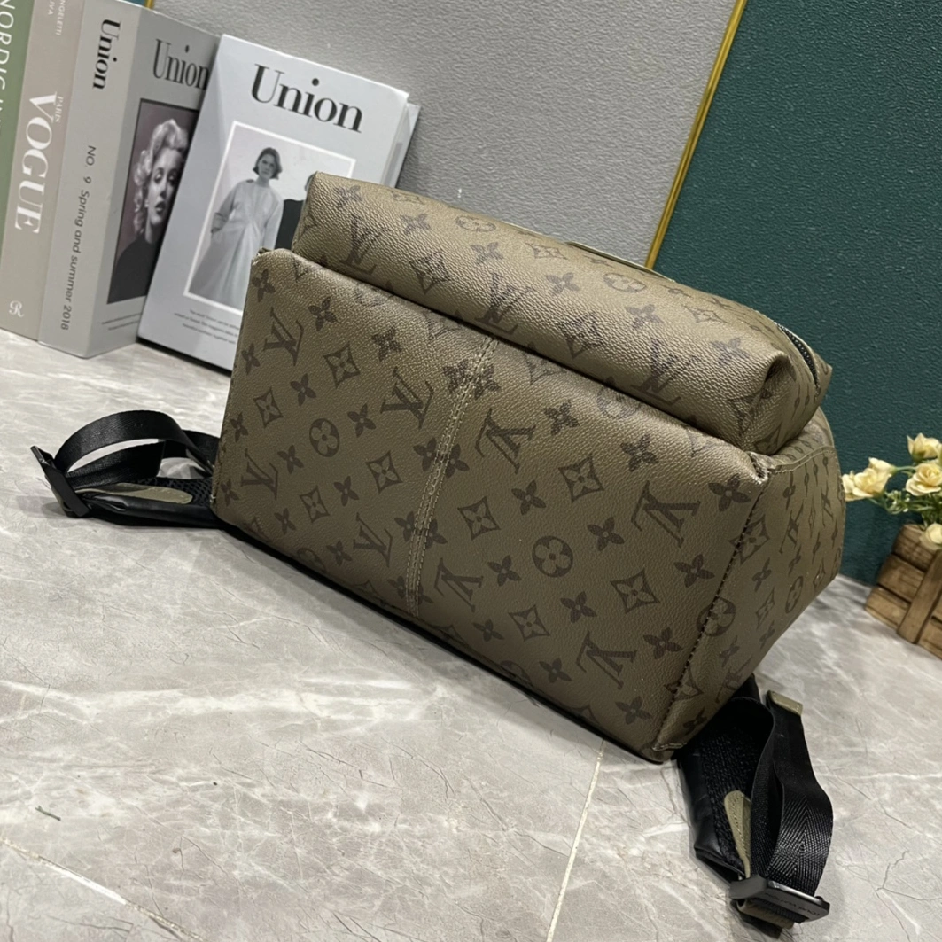 Louis Vuitton LV AAA Man Backpacks Practical 2581