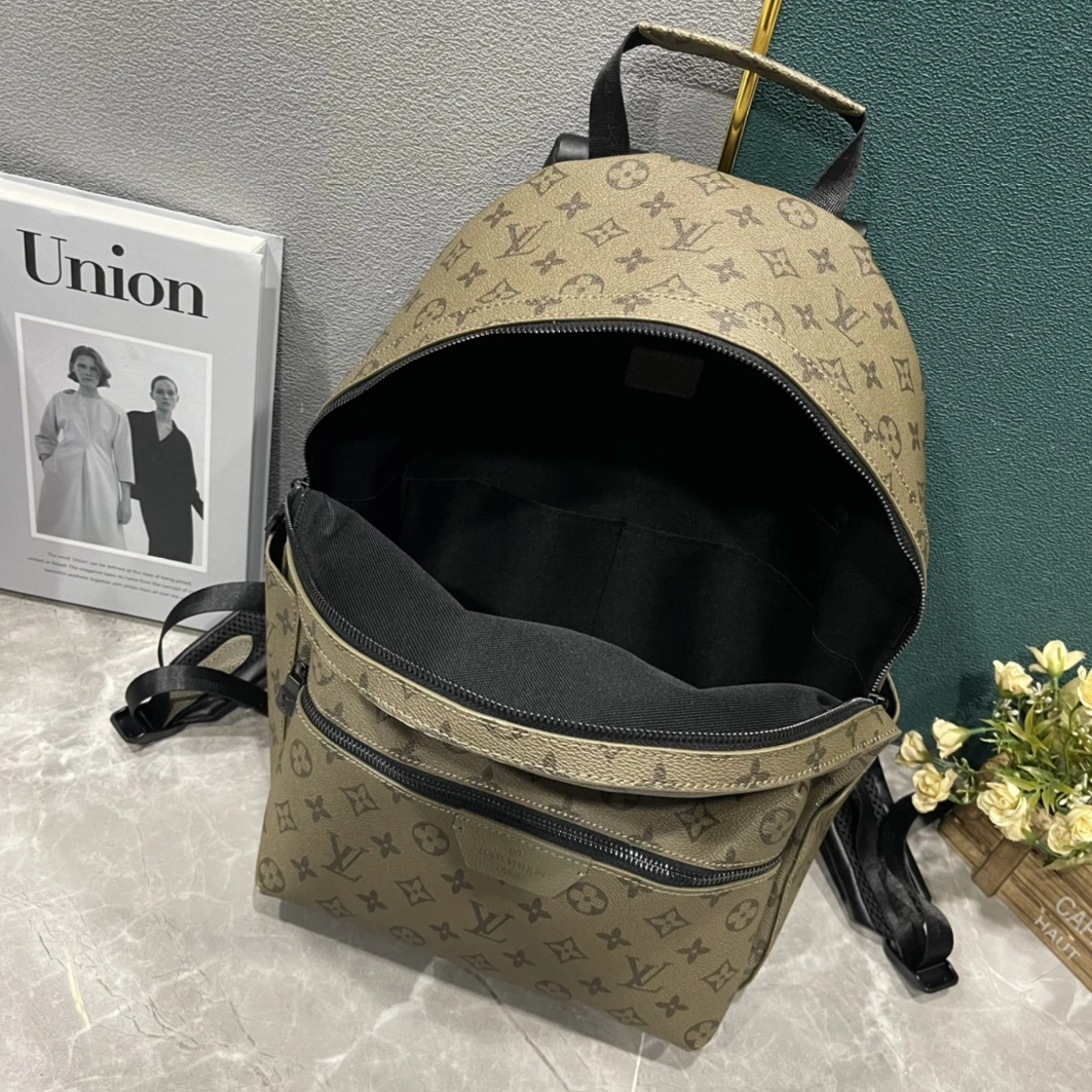 Louis Vuitton LV AAA Man Backpacks Practical 2581