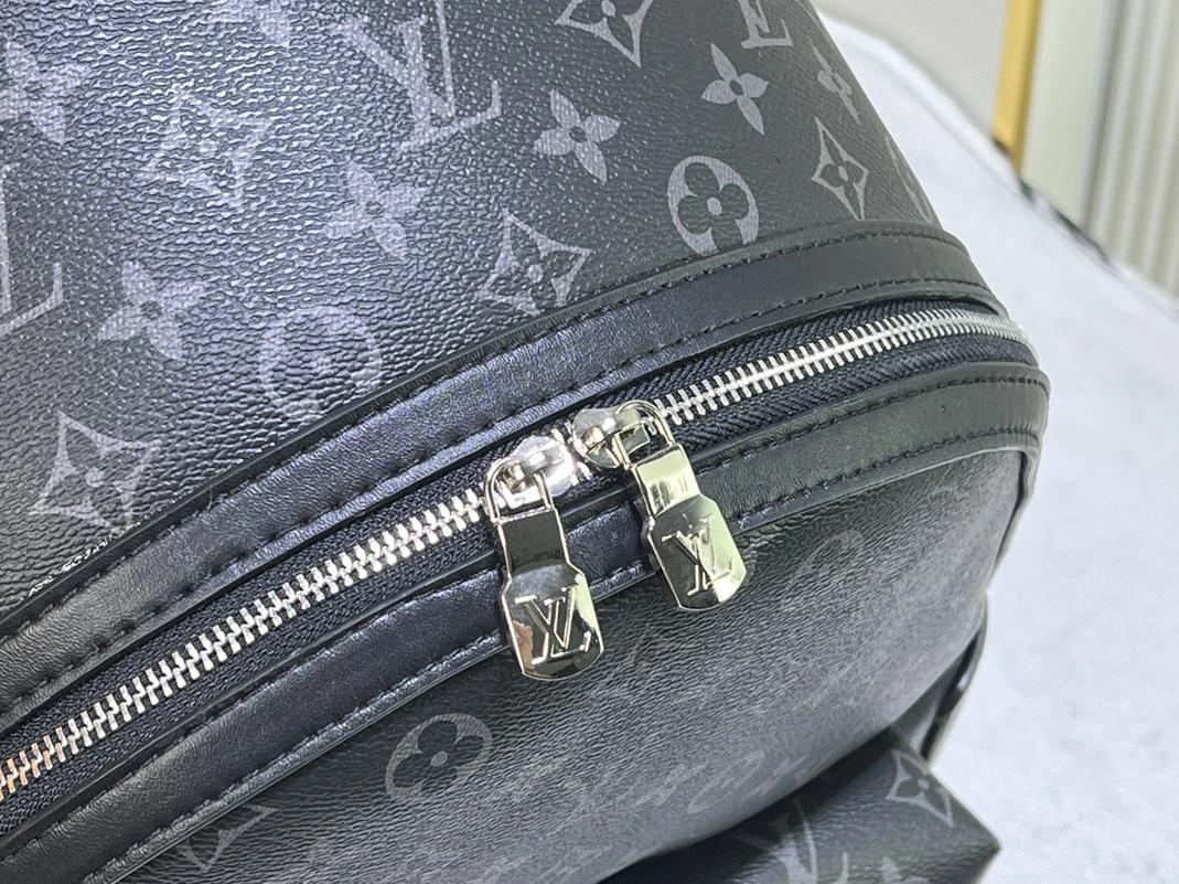 Louis Vuitton LV AAA Man Backpacks Refined 5688