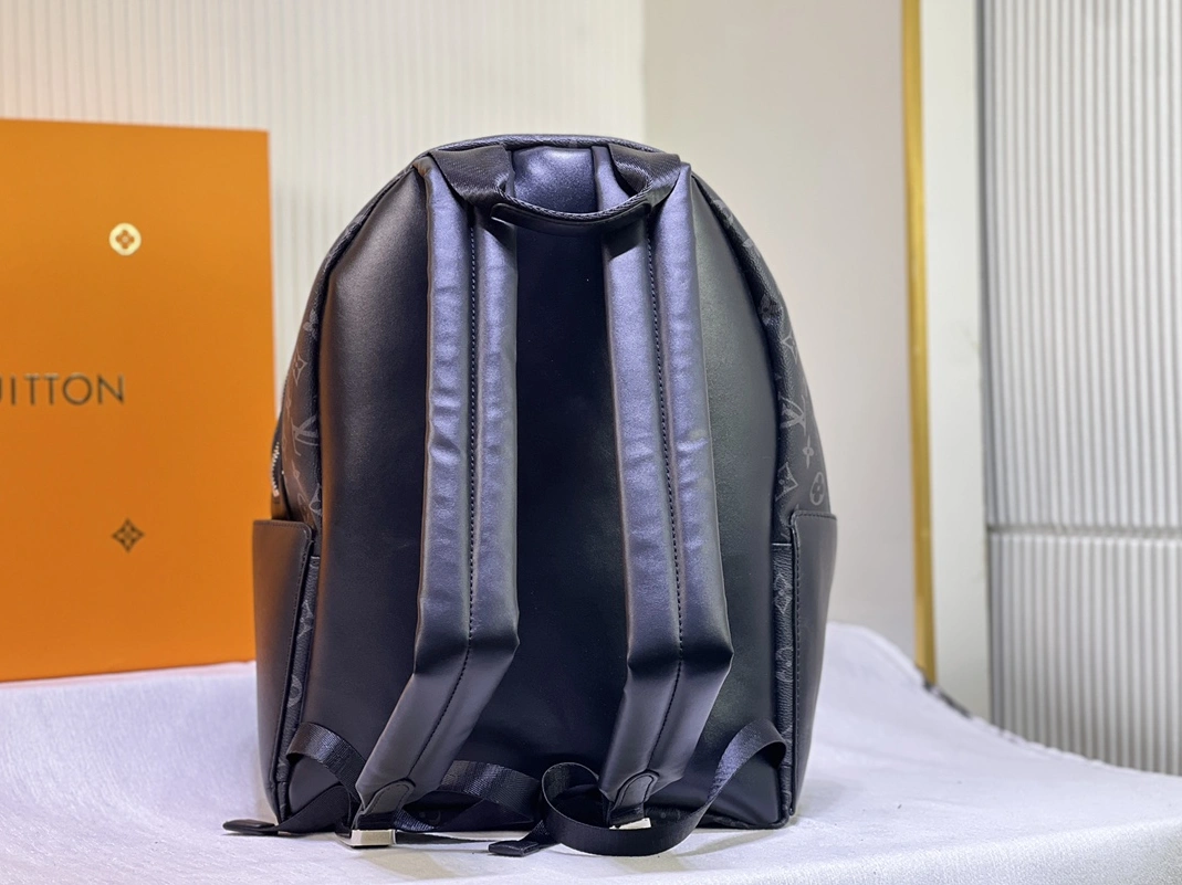 Louis Vuitton LV AAA Man Backpacks Refined 5688