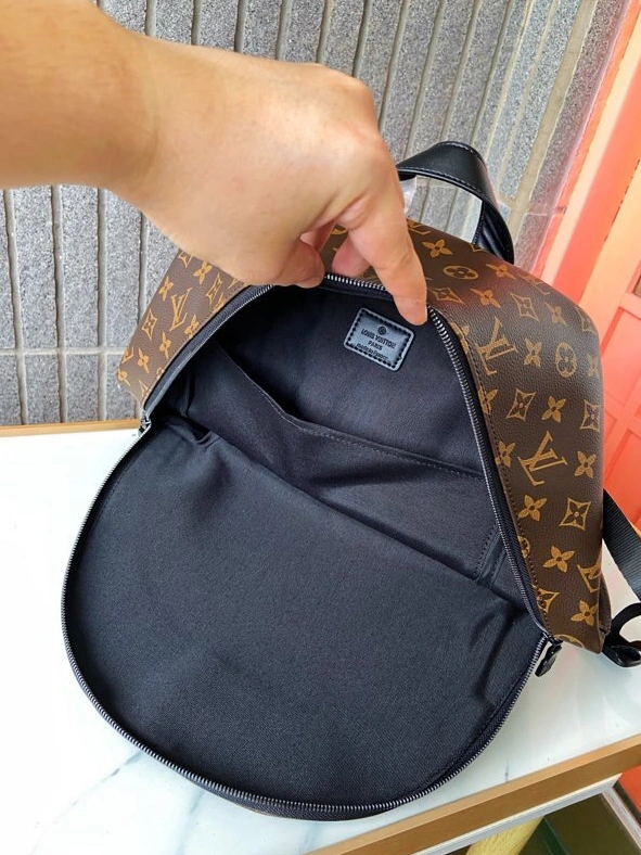 Louis Vuitton LV AAA Man Backpacks Refined 9831