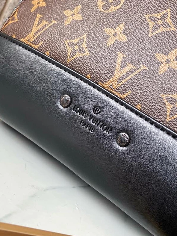 Louis Vuitton LV AAA Man Backpacks Refined 9831