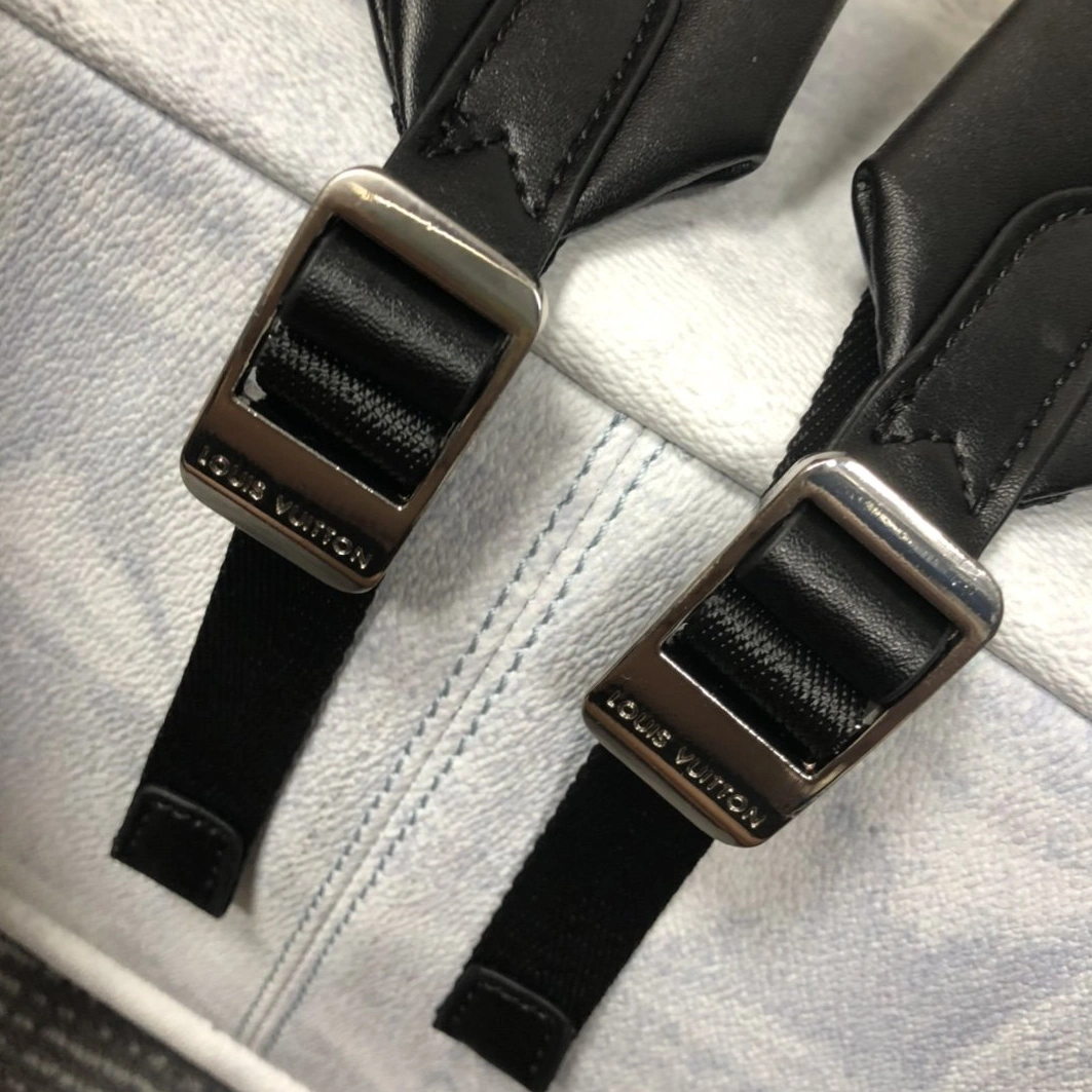 Louis Vuitton LV AAA Man Backpacks Reliable 8675
