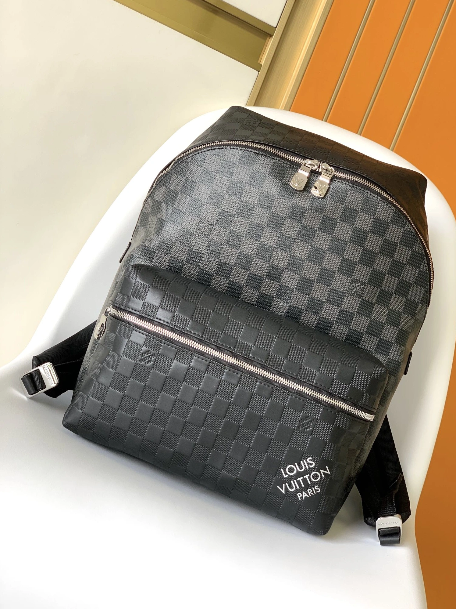 Louis Vuitton LV AAA Man Backpacks Resilient 4615