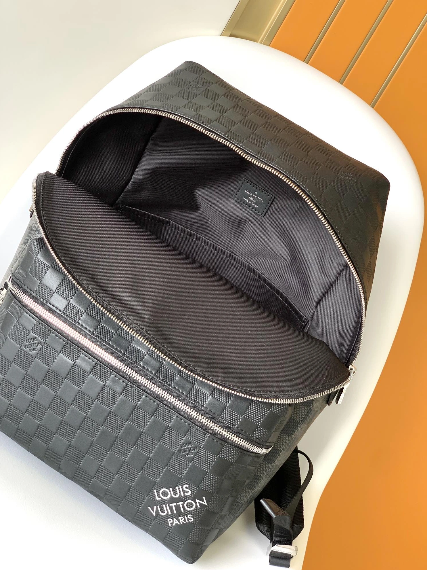 Louis Vuitton LV AAA Man Backpacks Resilient 4615