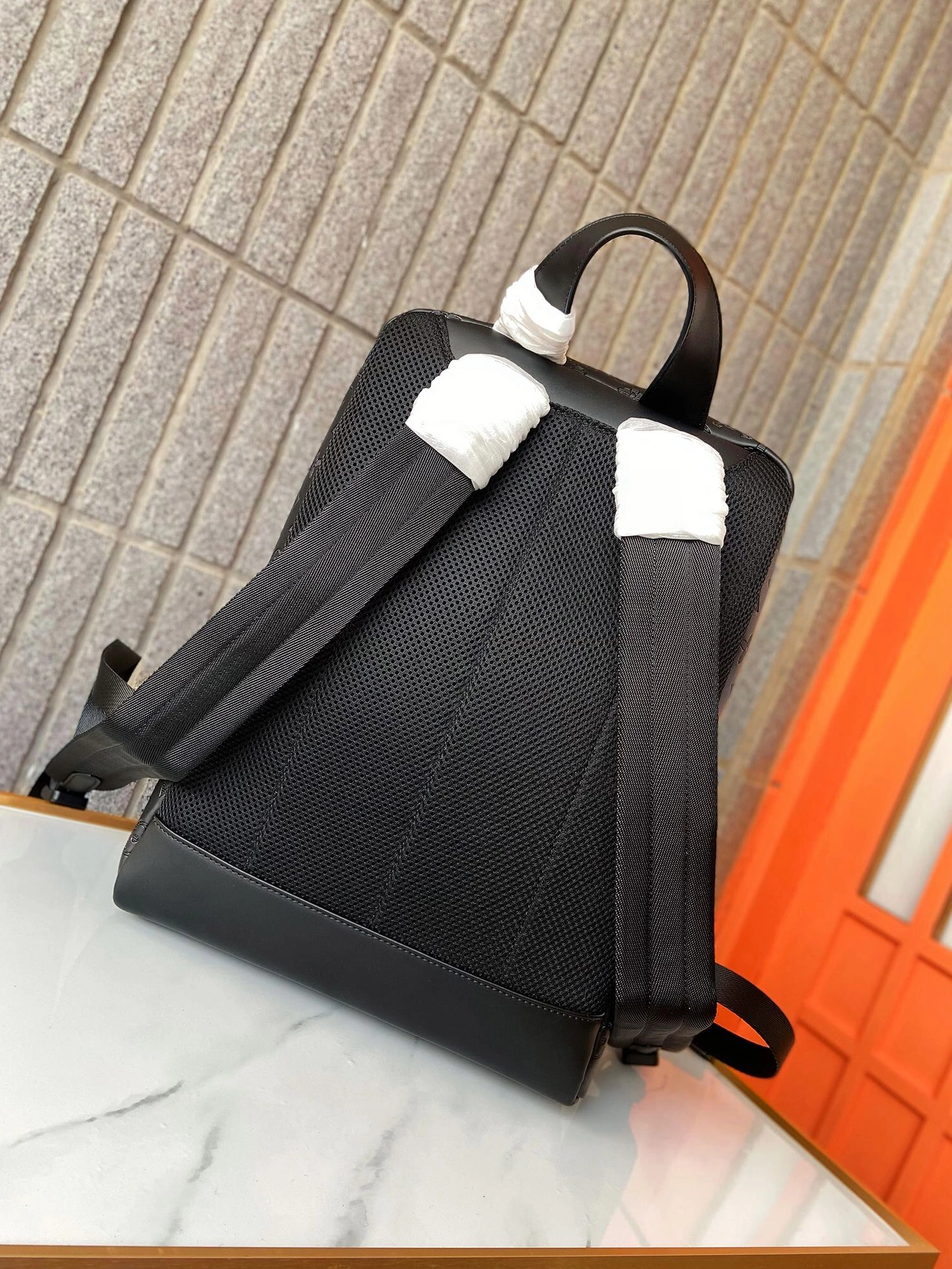 Louis Vuitton LV AAA Man Backpacks Resilient 636