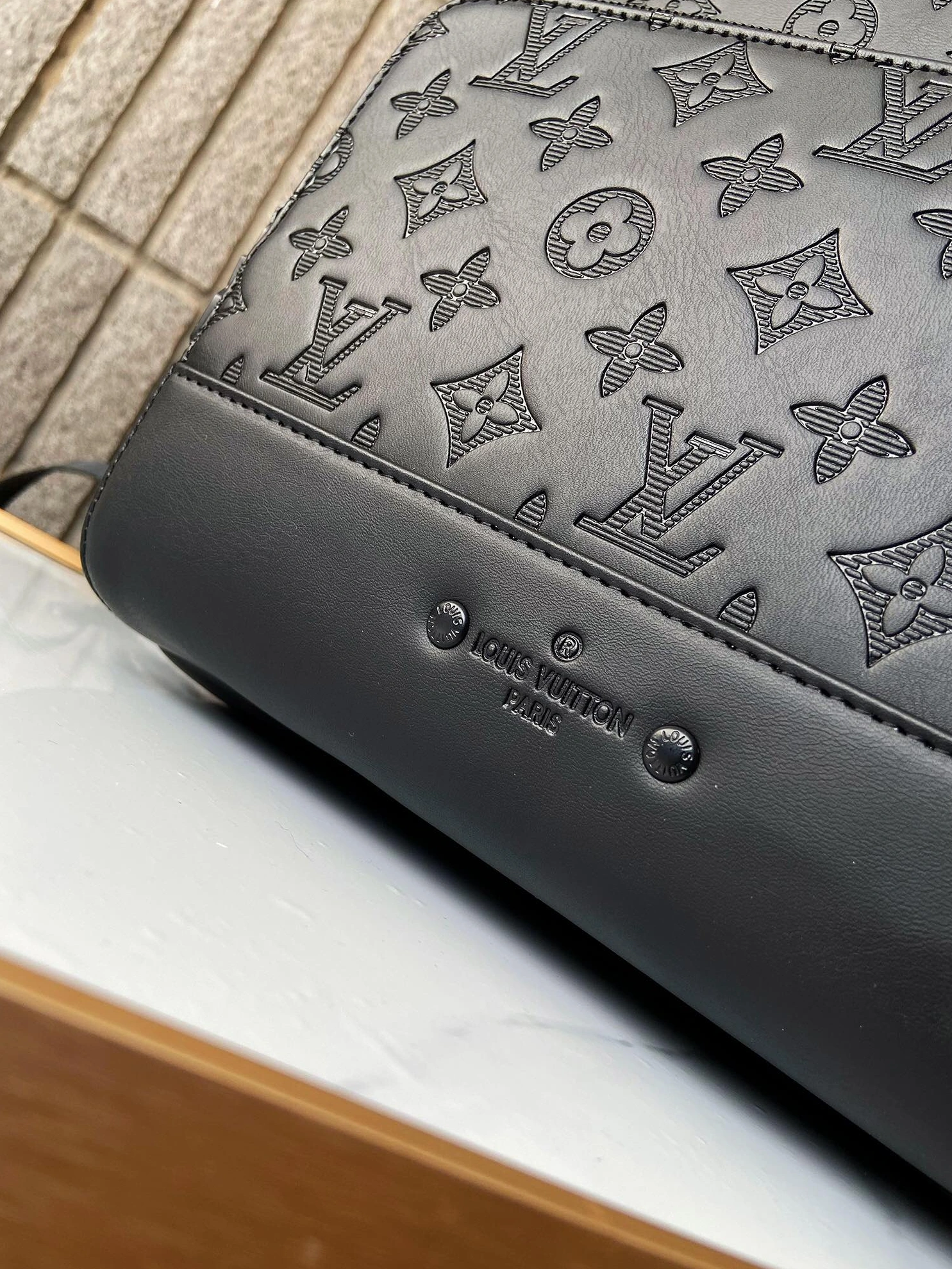 Louis Vuitton LV AAA Man Backpacks Resilient 636