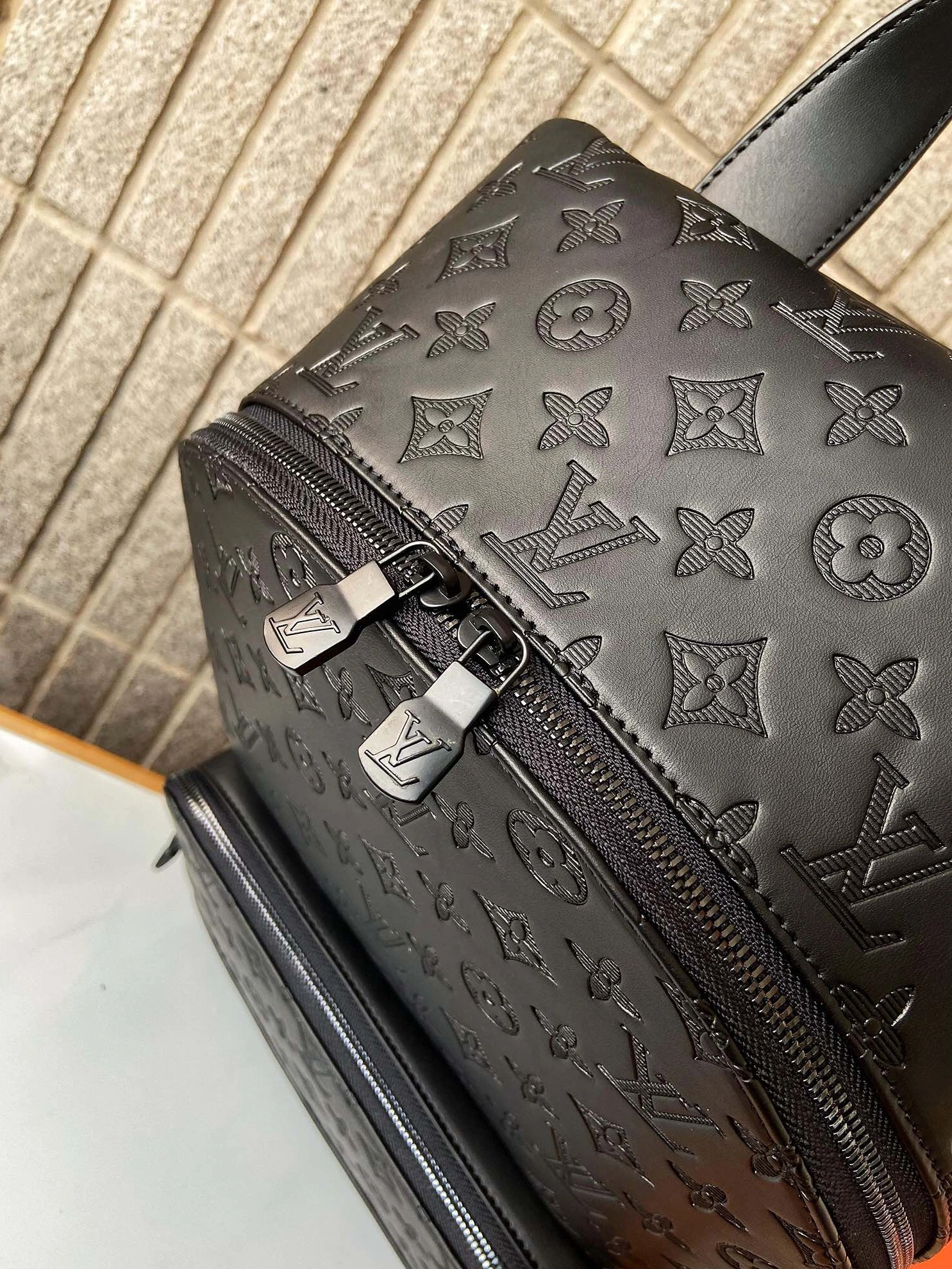 Louis Vuitton LV AAA Man Backpacks Resilient 636