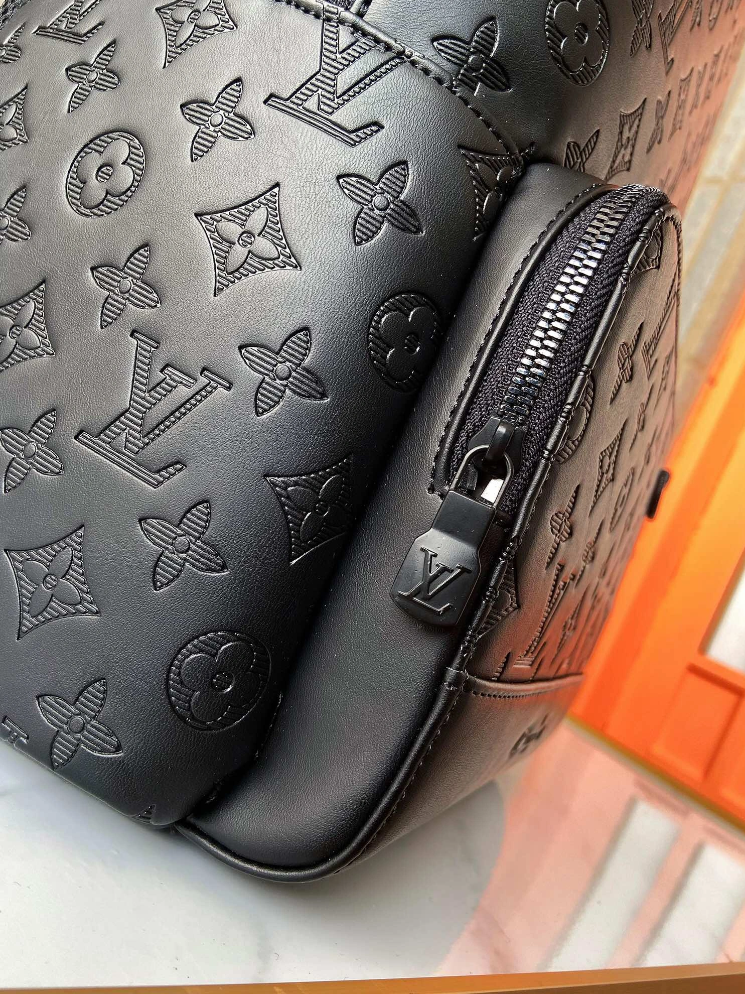 Louis Vuitton LV AAA Man Backpacks Resilient 636