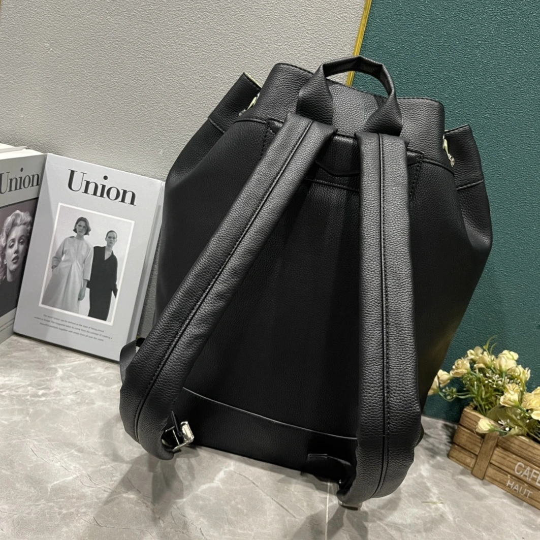 Louis Vuitton LV AAA Man Backpacks Sleek 6449