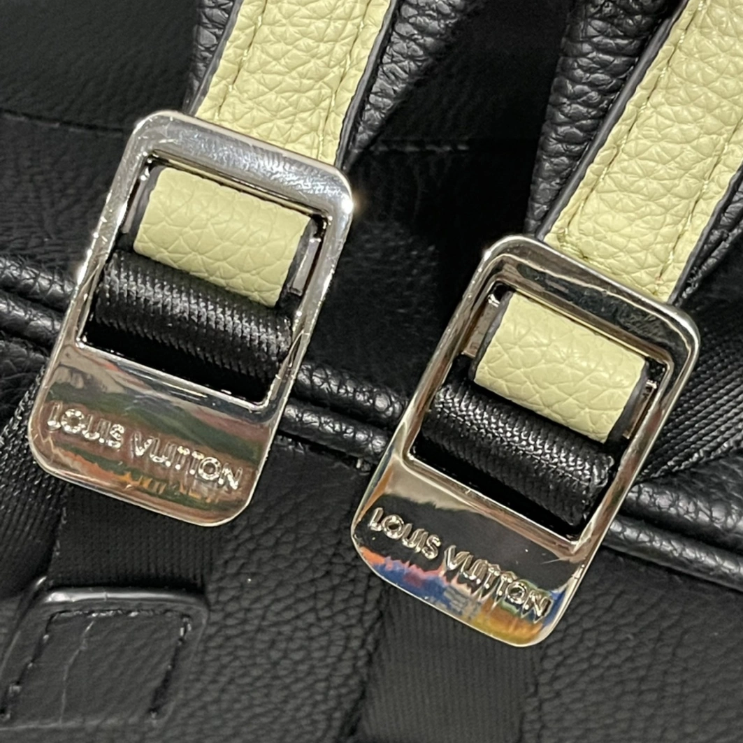 Louis Vuitton LV AAA Man Backpacks Sleek 6449