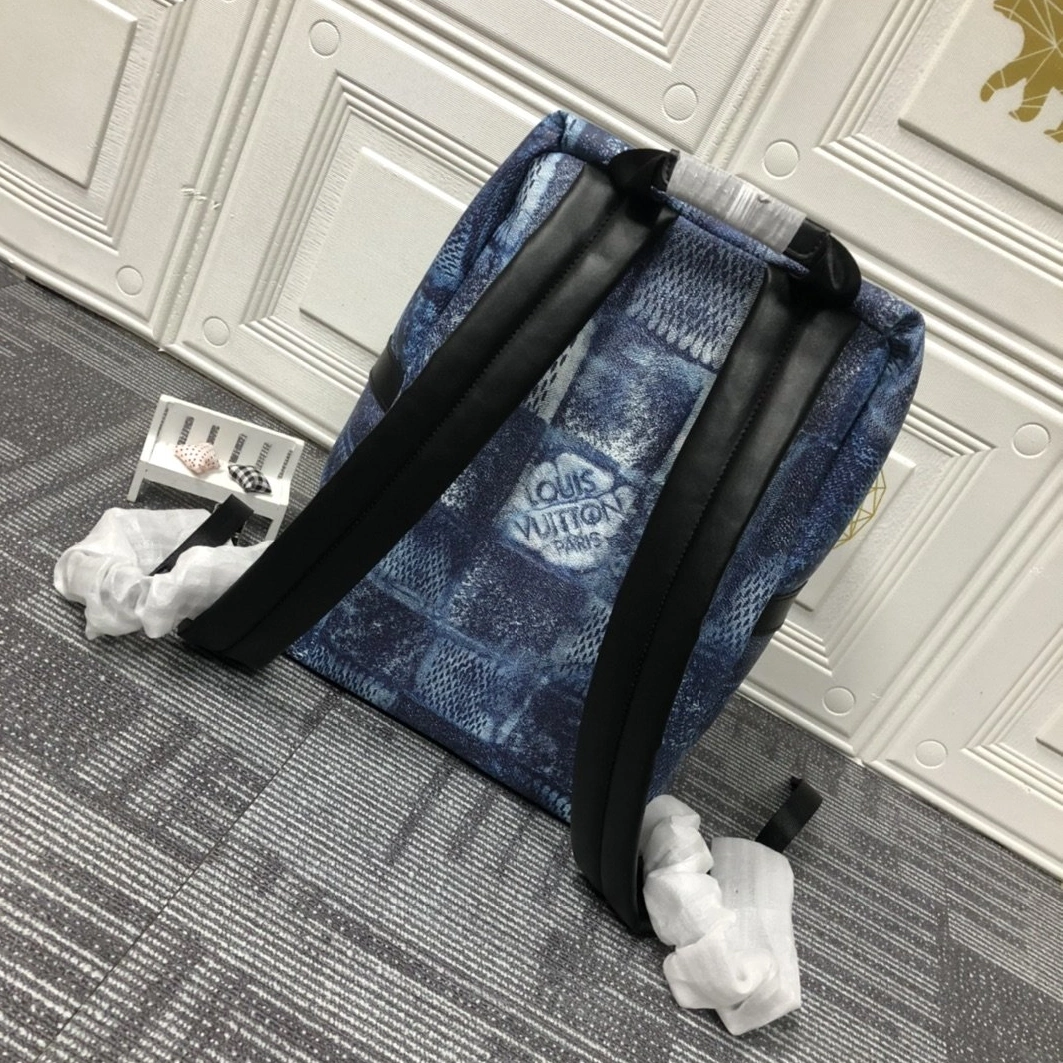 Louis Vuitton LV AAA Man Backpacks SmartChoice 4123