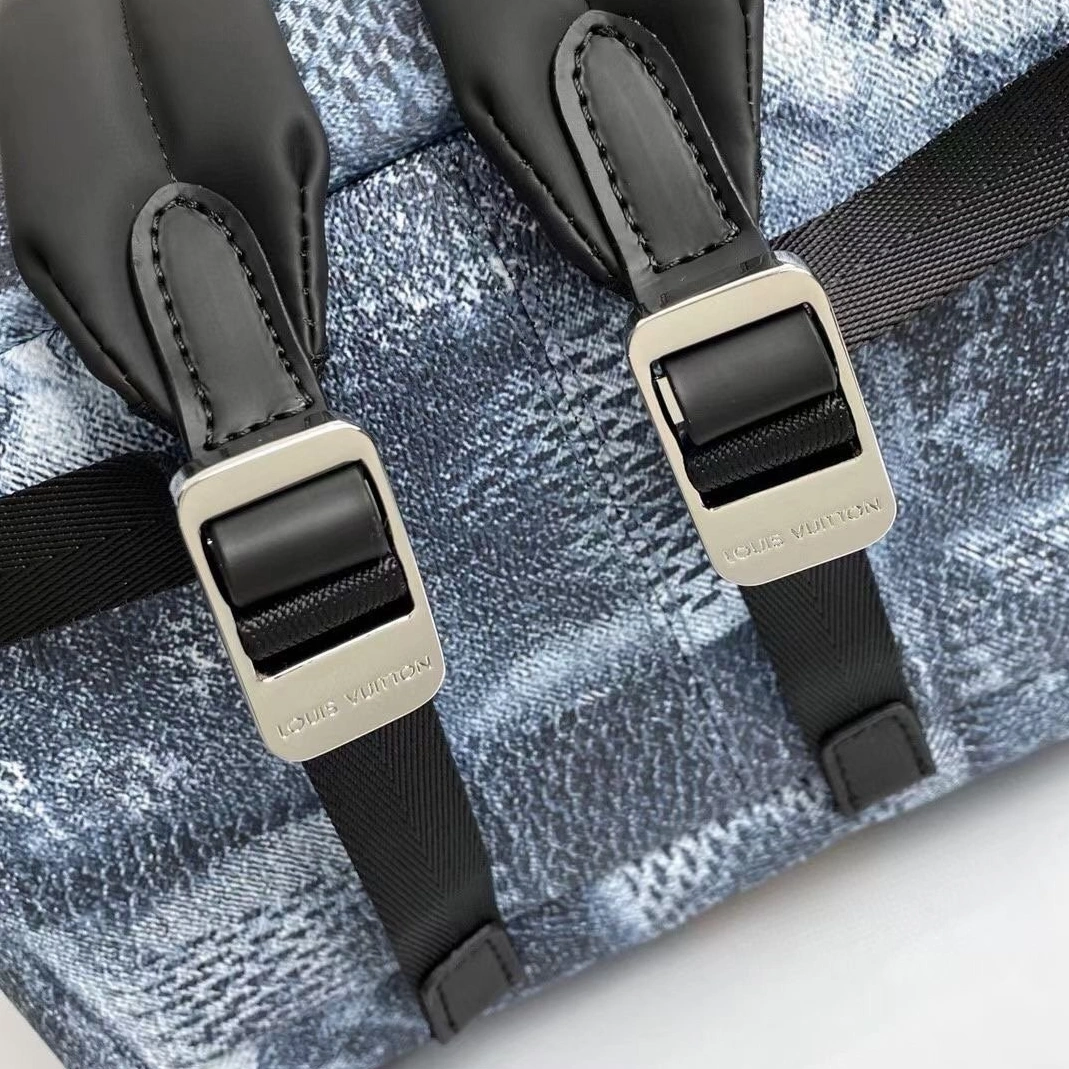 Louis Vuitton LV AAA Man Backpacks SmartChoice 4123