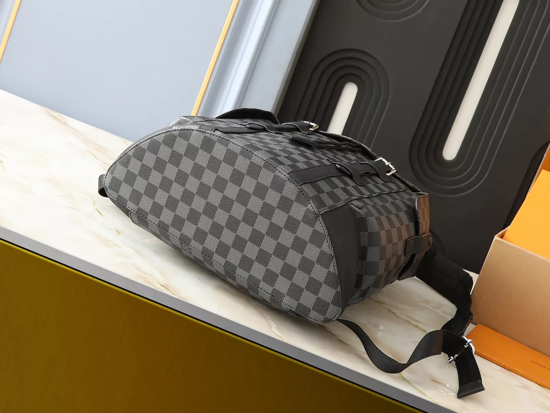 Louis Vuitton LV AAA Man Backpacks SmartChoice 5333