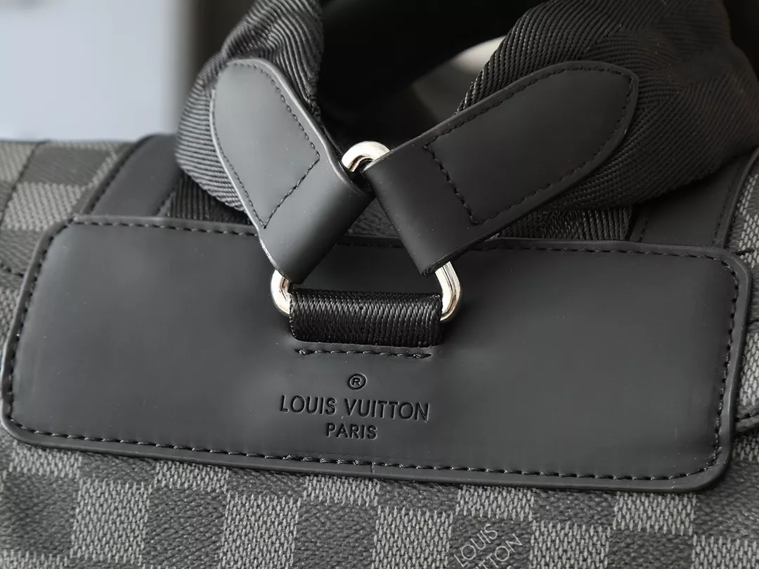 Louis Vuitton LV AAA Man Backpacks SmartChoice 5333