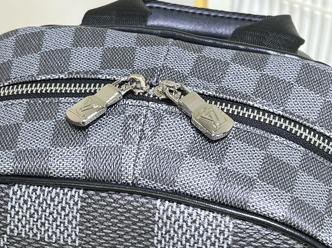 Louis Vuitton LV AAA Man Backpacks Soft 6299