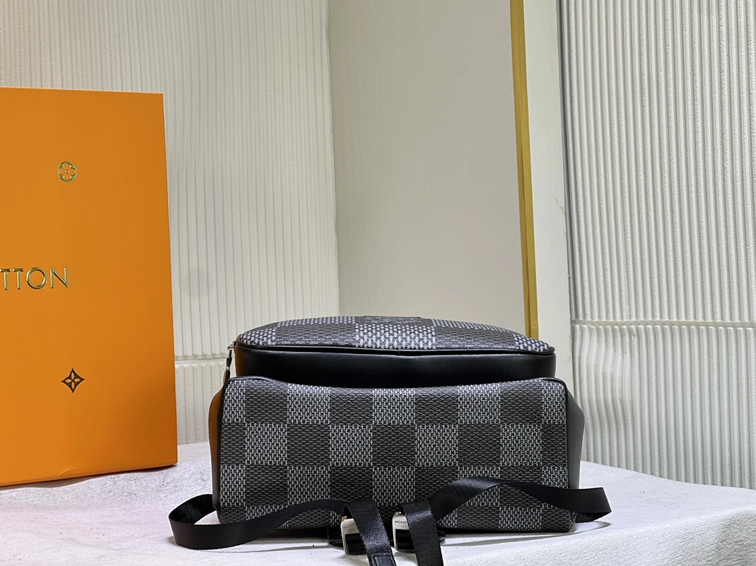 Louis Vuitton LV AAA Man Backpacks Soft 6299