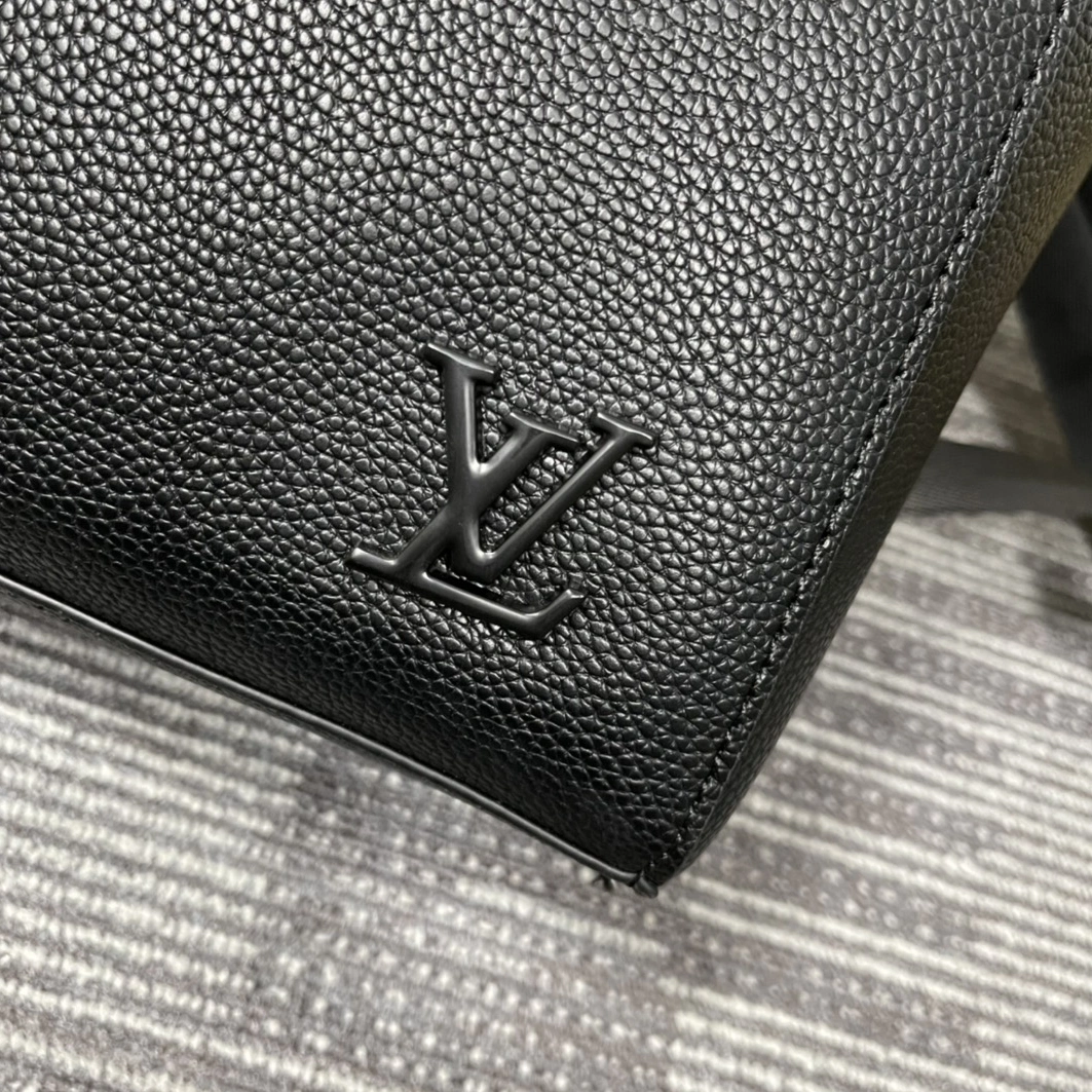 Louis Vuitton LV AAA Man Backpacks Soft 657