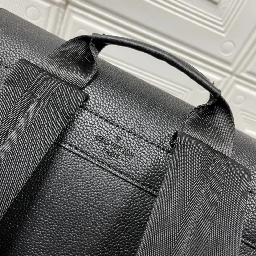 Louis Vuitton LV AAA Man Backpacks Soft 657