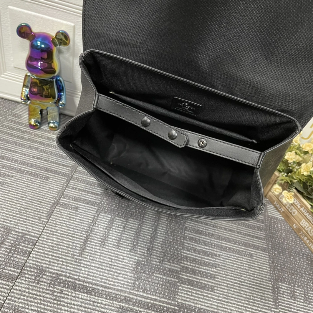 Louis Vuitton LV AAA Man Backpacks Soft 657