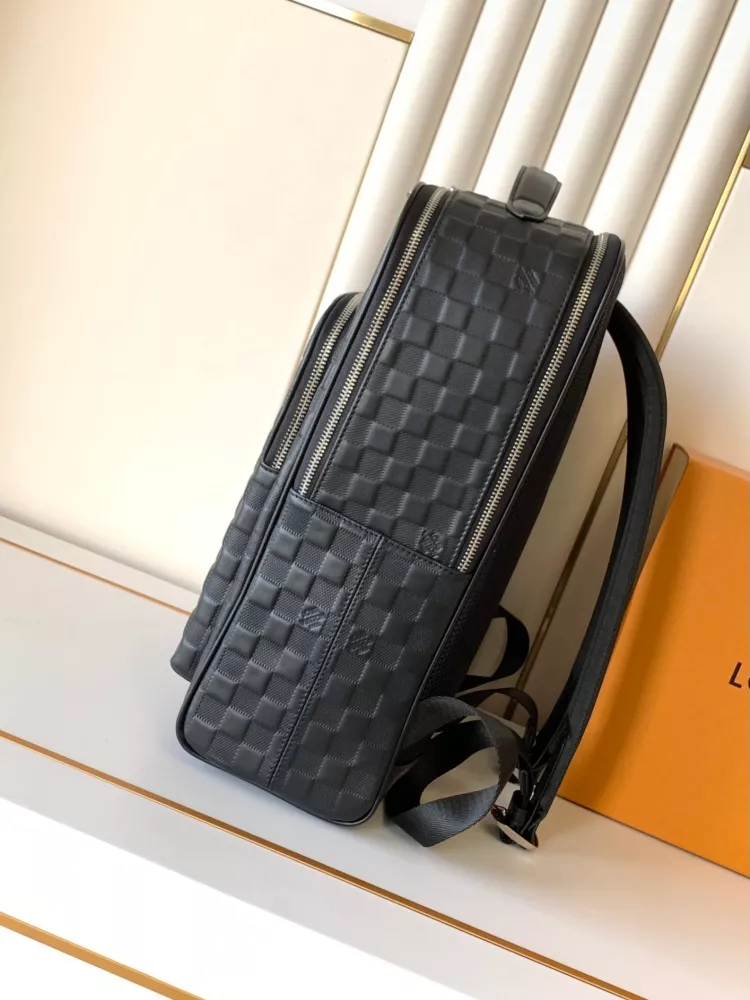 Louis Vuitton LV AAA Man Backpacks Sophisticated 7169