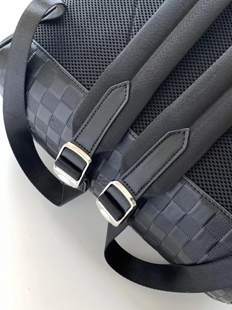 Louis Vuitton LV AAA Man Backpacks Sophisticated 7169
