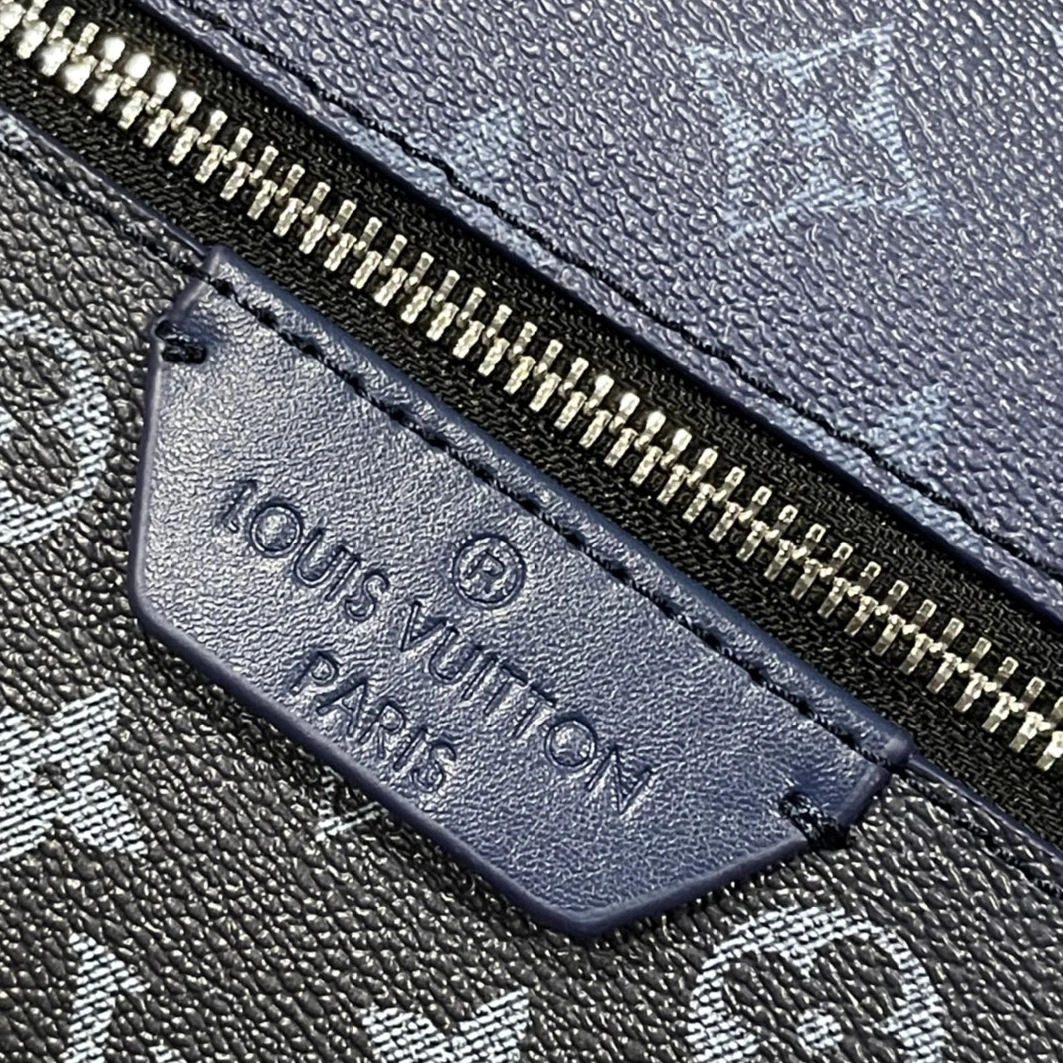 Louis Vuitton LV AAA Man Backpacks Stylish 2091