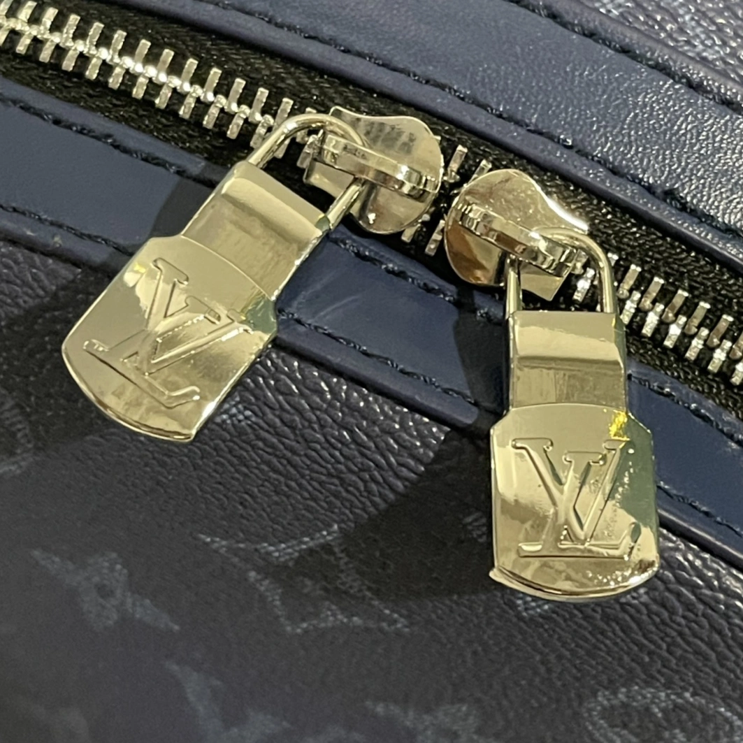 Louis Vuitton LV AAA Man Backpacks Stylish 2091