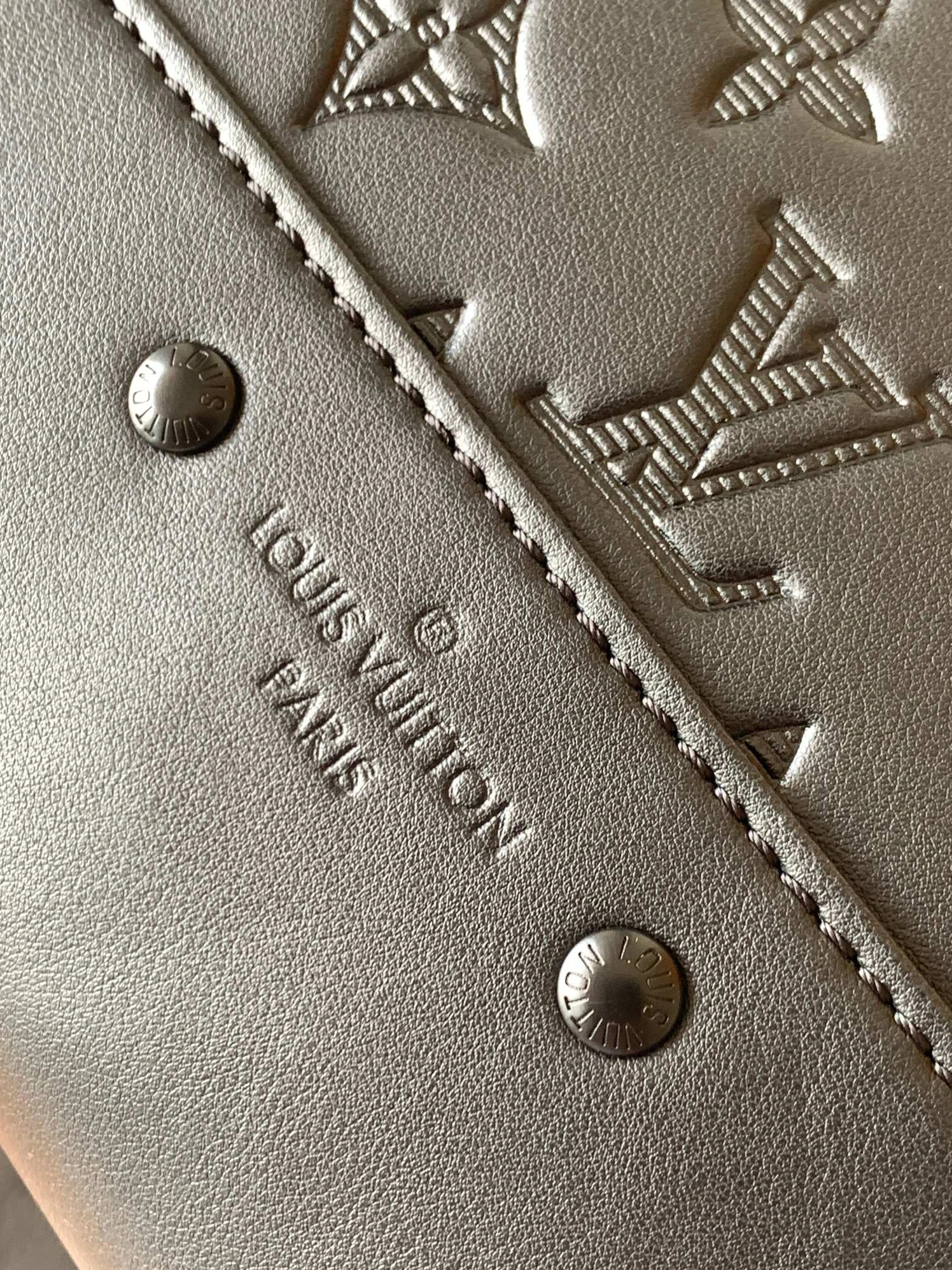 Louis Vuitton LV AAA Man Backpacks Stylish 2257