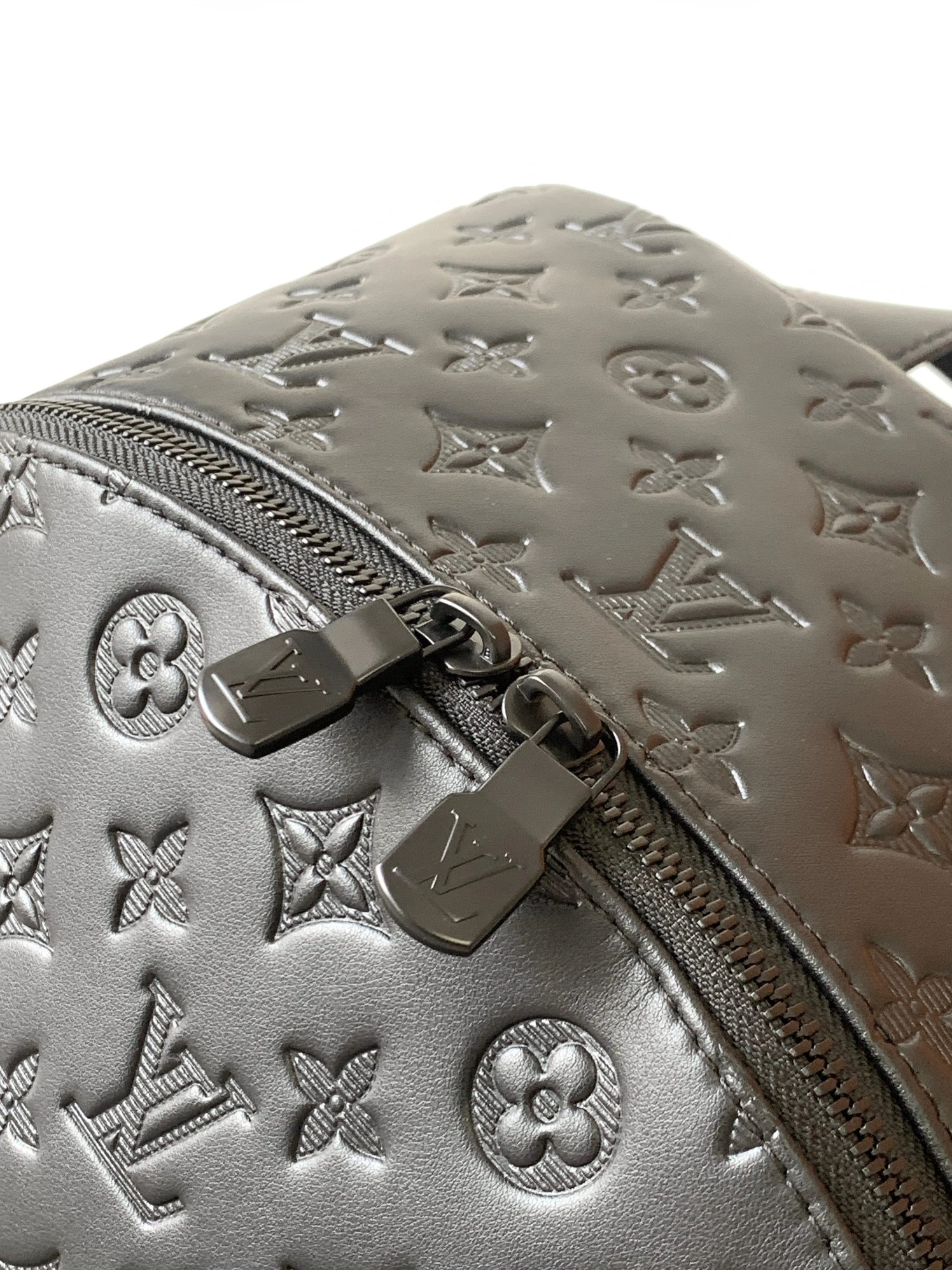 Louis Vuitton LV AAA Man Backpacks Stylish 2257