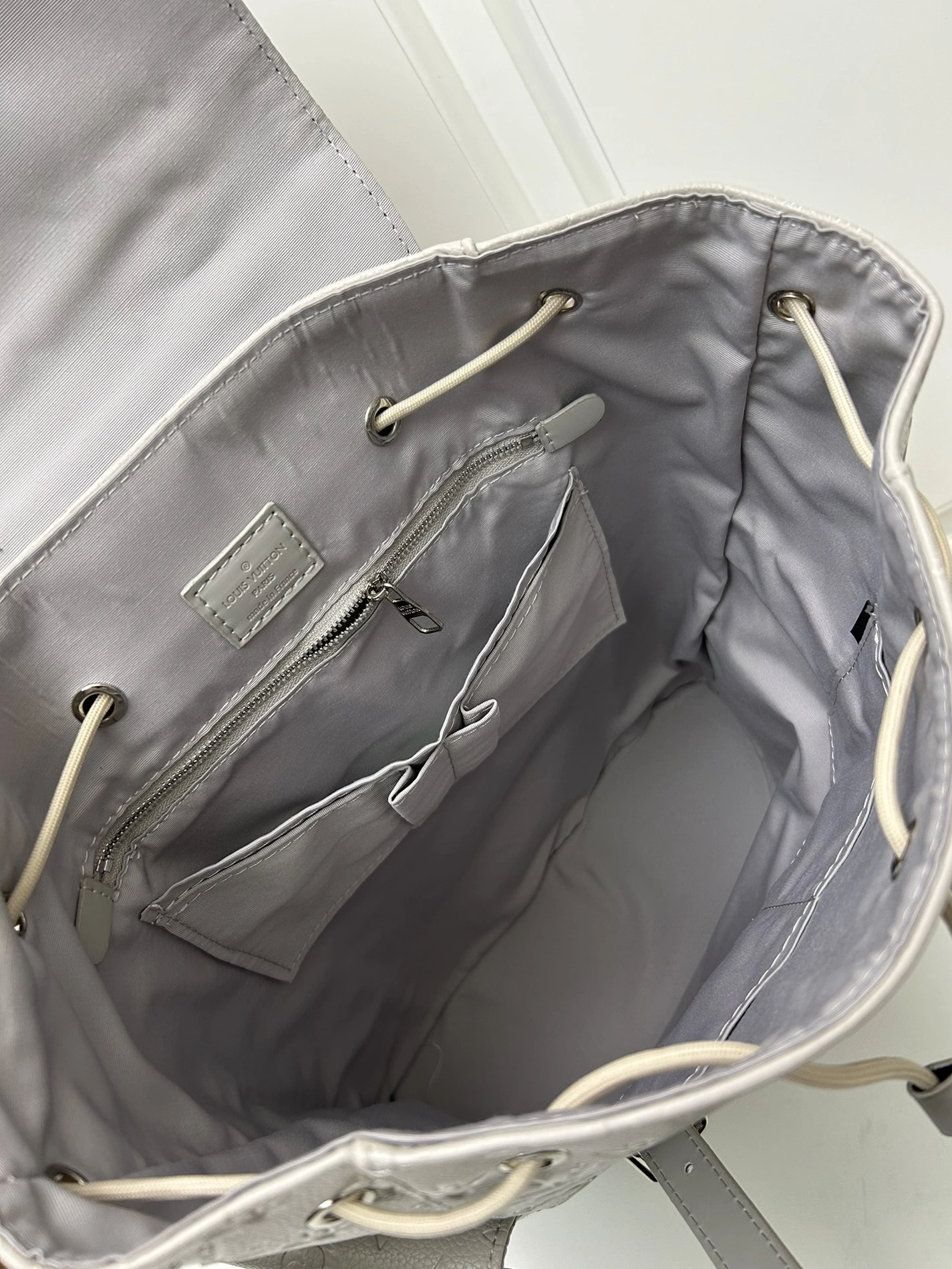 Louis Vuitton LV AAA Man Backpacks Stylish 6369