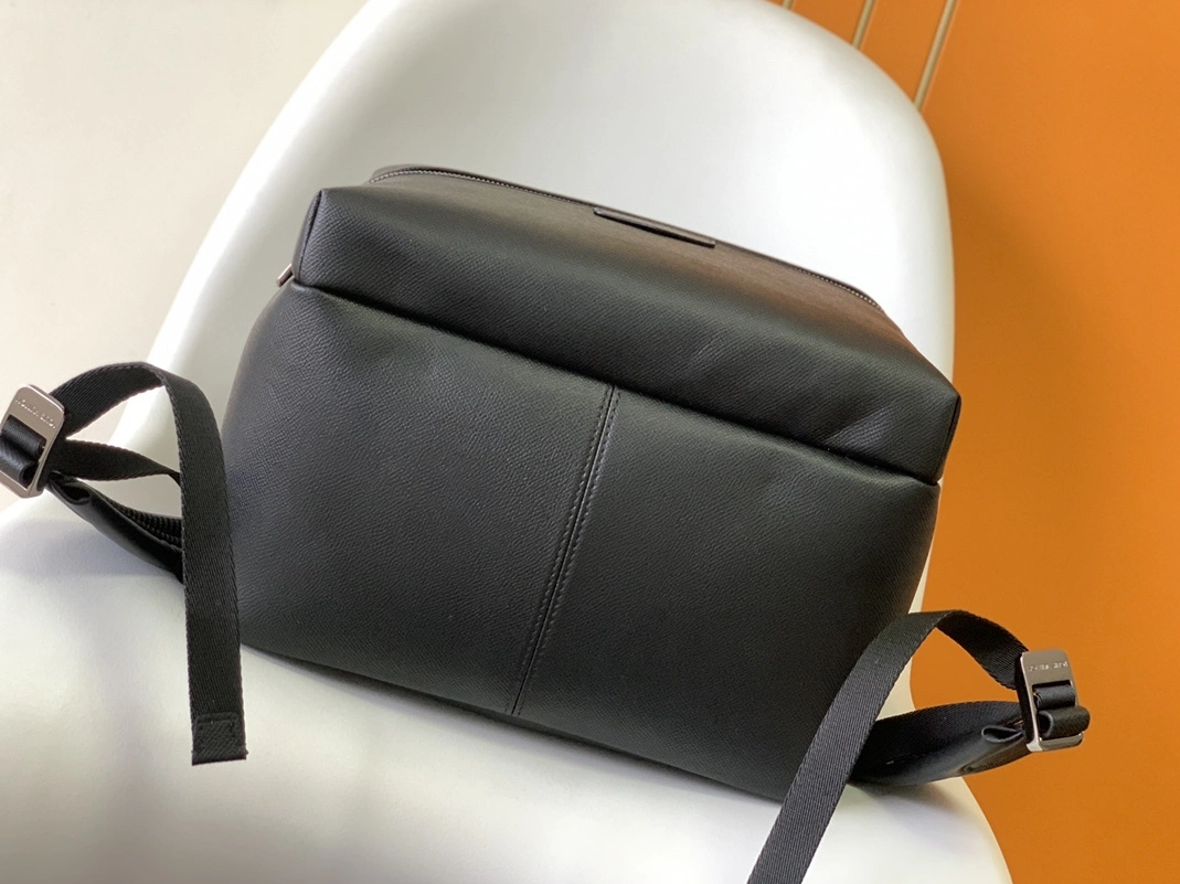 Louis Vuitton LV AAA Man Backpacks Trendy 9107