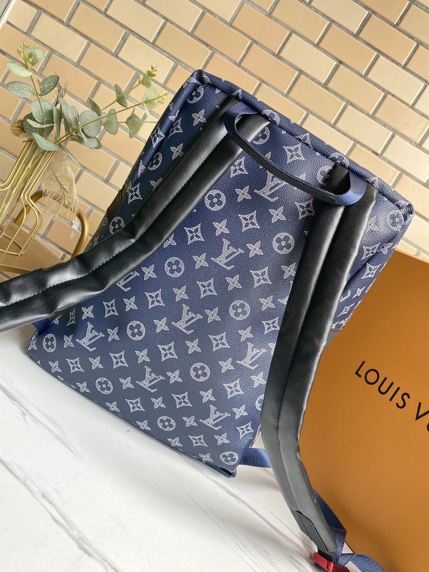 Louis Vuitton LV AAA Man Backpacks UrbanStyle 7366