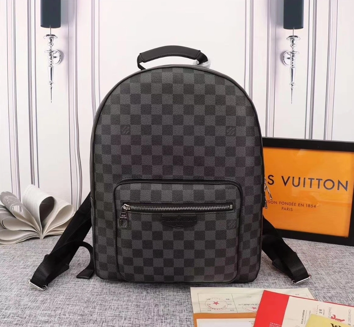 Louis Vuitton LV AAA Man Backpacks Versatile 3133