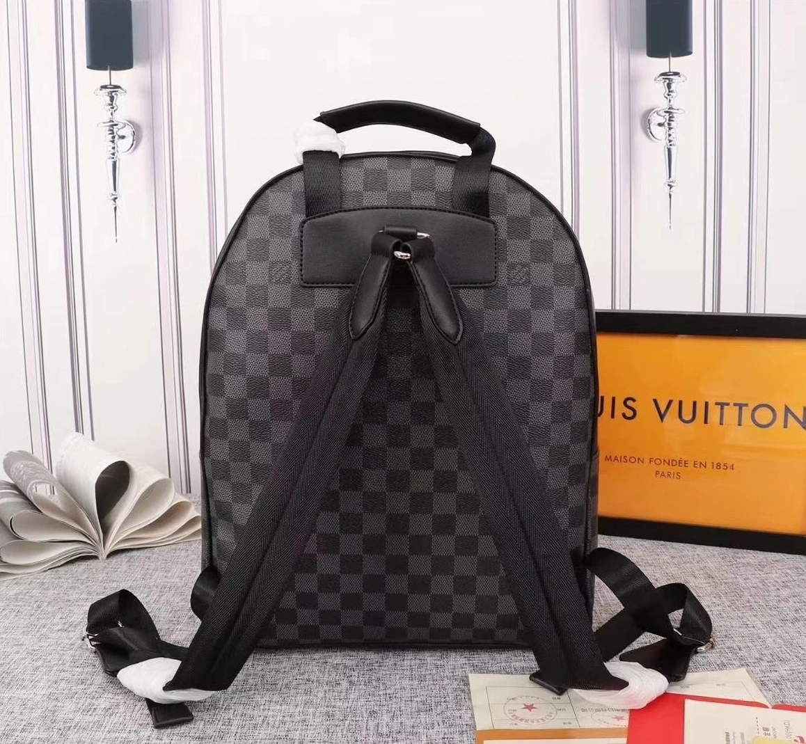 Louis Vuitton LV AAA Man Backpacks Versatile 3133