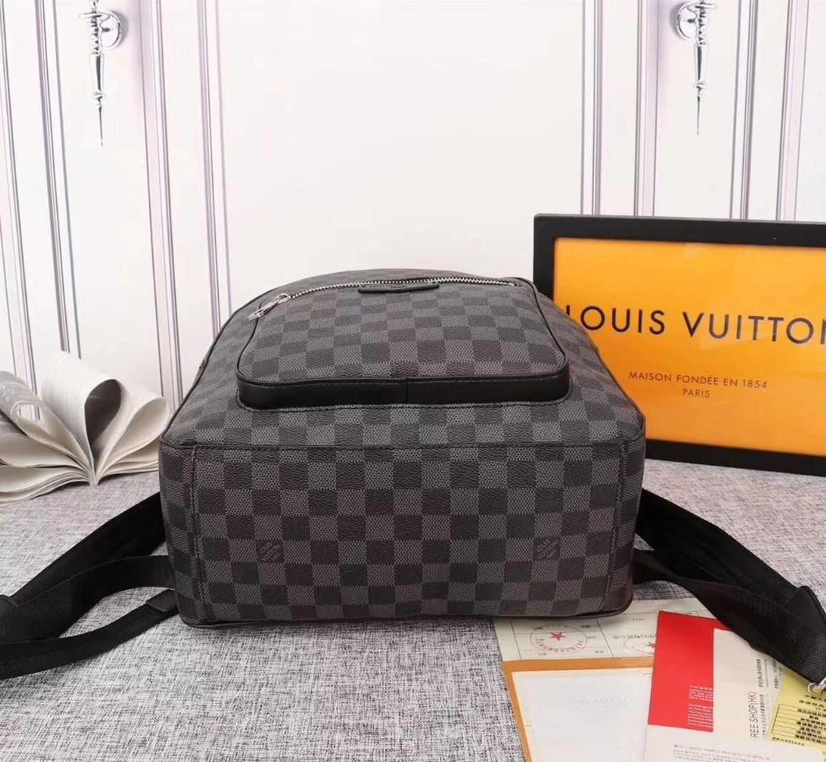 Louis Vuitton LV AAA Man Backpacks Versatile 3133