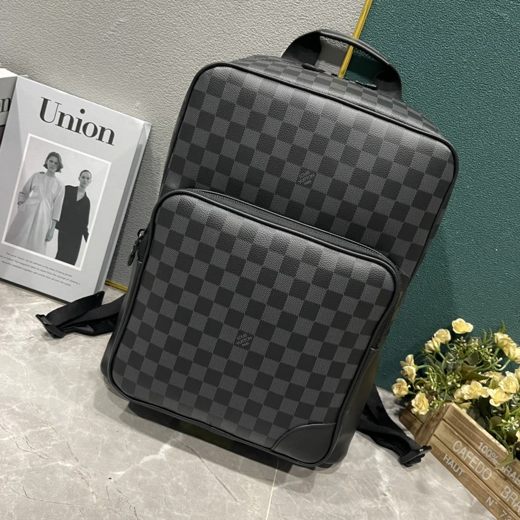 Louis Vuitton LV AAA Man Backpacks Vibrant 2561