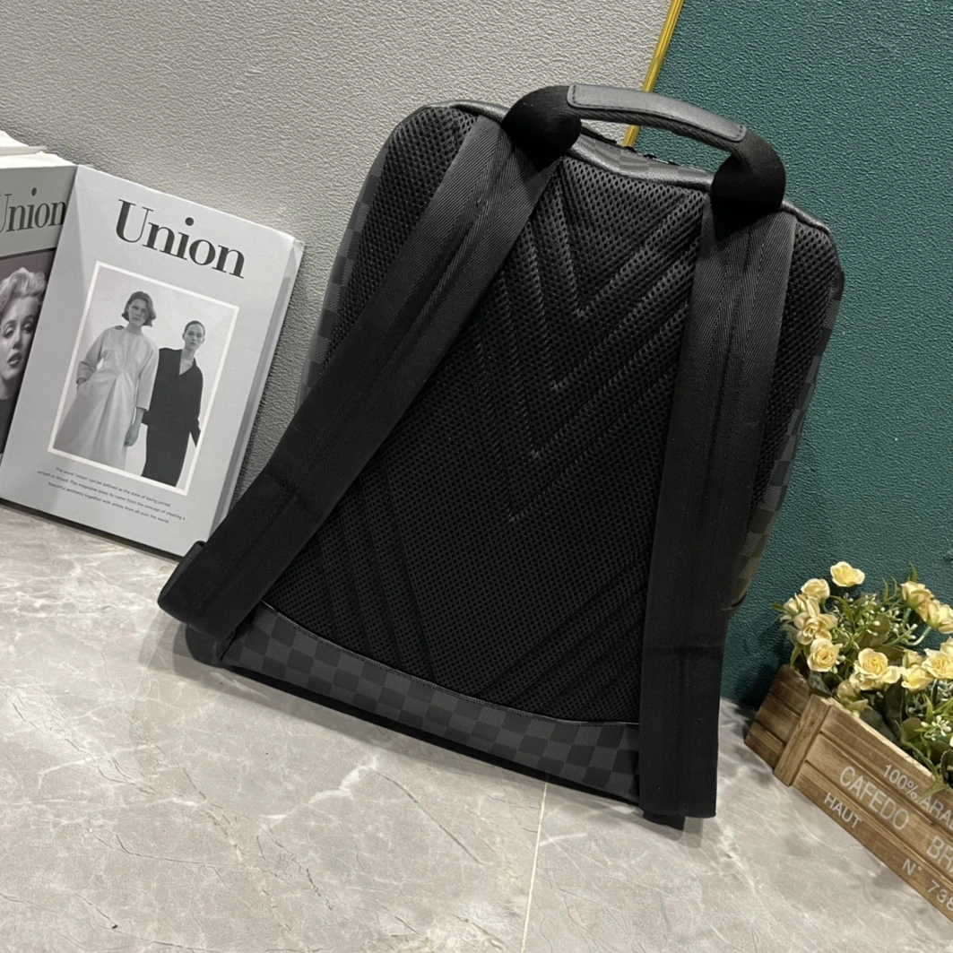 Louis Vuitton LV AAA Man Backpacks Vibrant 2561