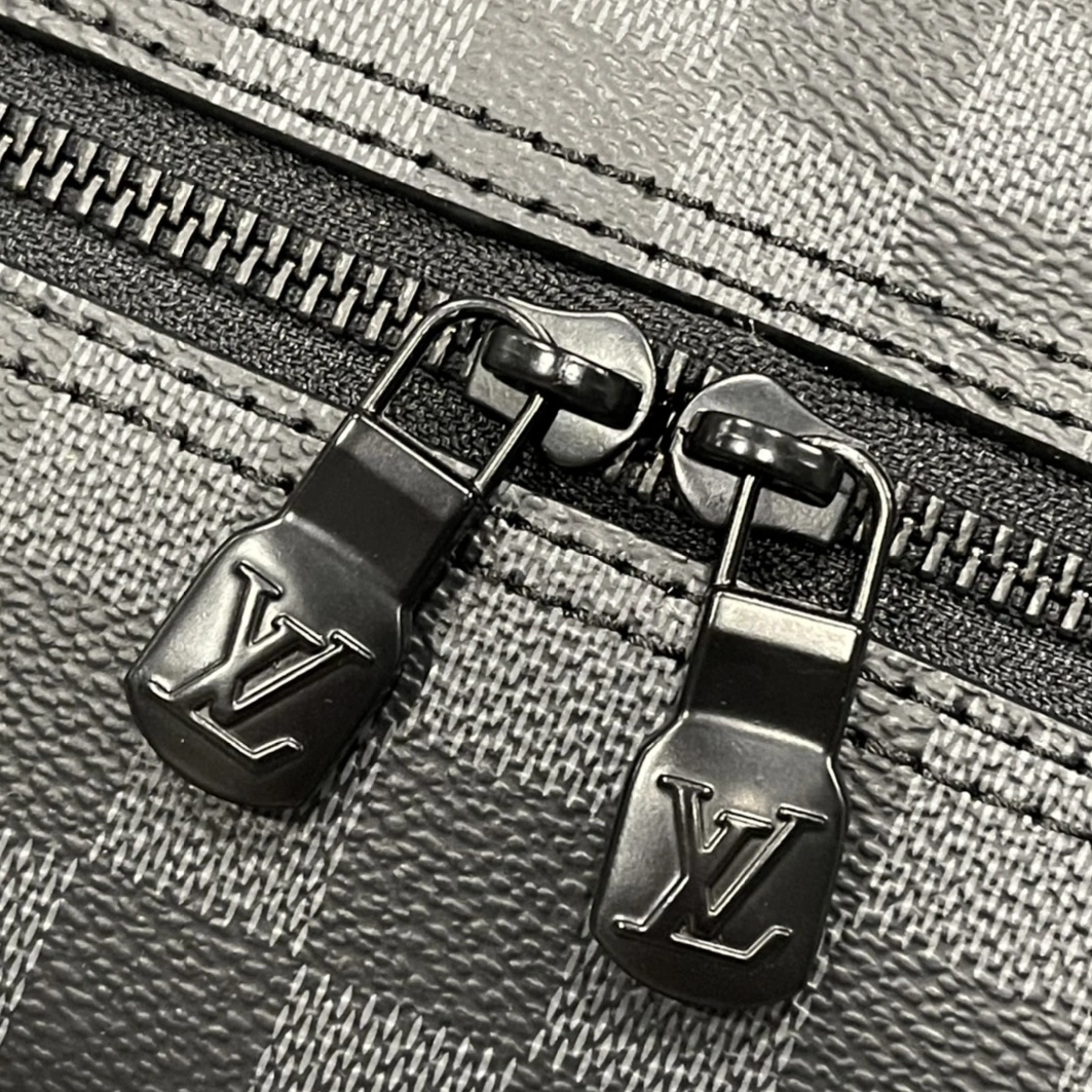 Louis Vuitton LV AAA Man Backpacks Vibrant 2561