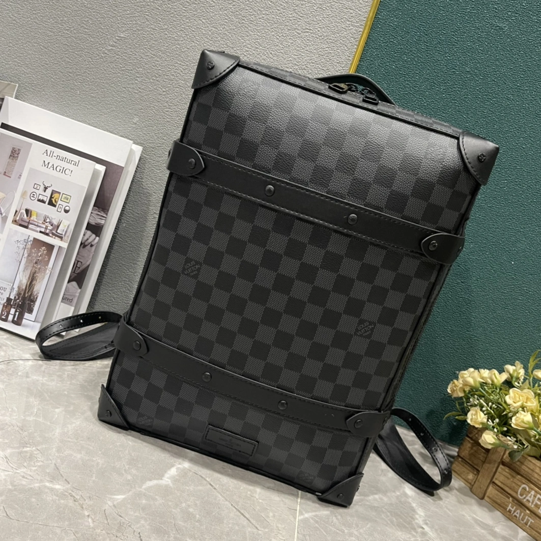 Louis Vuitton LV AAA Man Backpacks Vibrant 9965