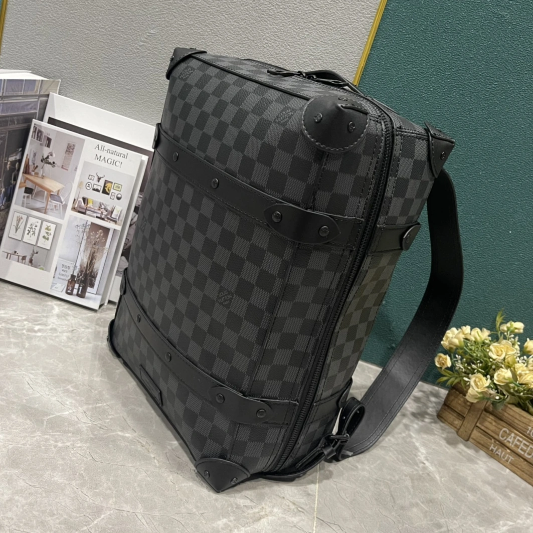 Louis Vuitton LV AAA Man Backpacks Vibrant 9965