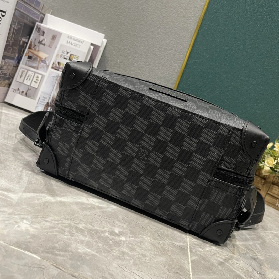 Louis Vuitton LV AAA Man Backpacks Vibrant 9965