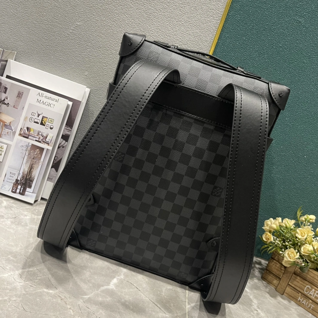 Louis Vuitton LV AAA Man Backpacks Vibrant 9965